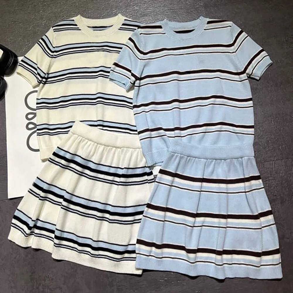 

Высококачественная женская одежда: свитшот и комплект из двух предметов, удобный свободный костюм с короткими рукавами на шнуровке и короткой юбкой xy2632863