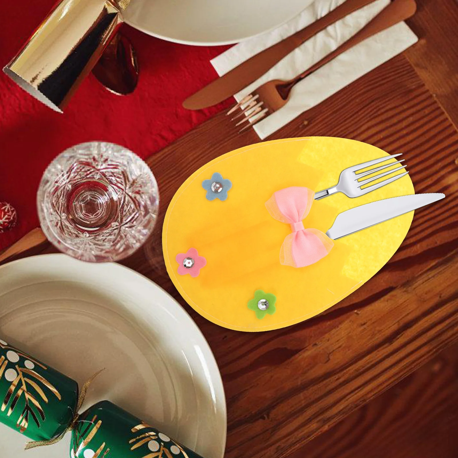 

4Pcs Cartoon Easter Egg Cutlery Holders Felt Kitchen Tableware Bags Silverware Sleeves Dining Table Party Decoration