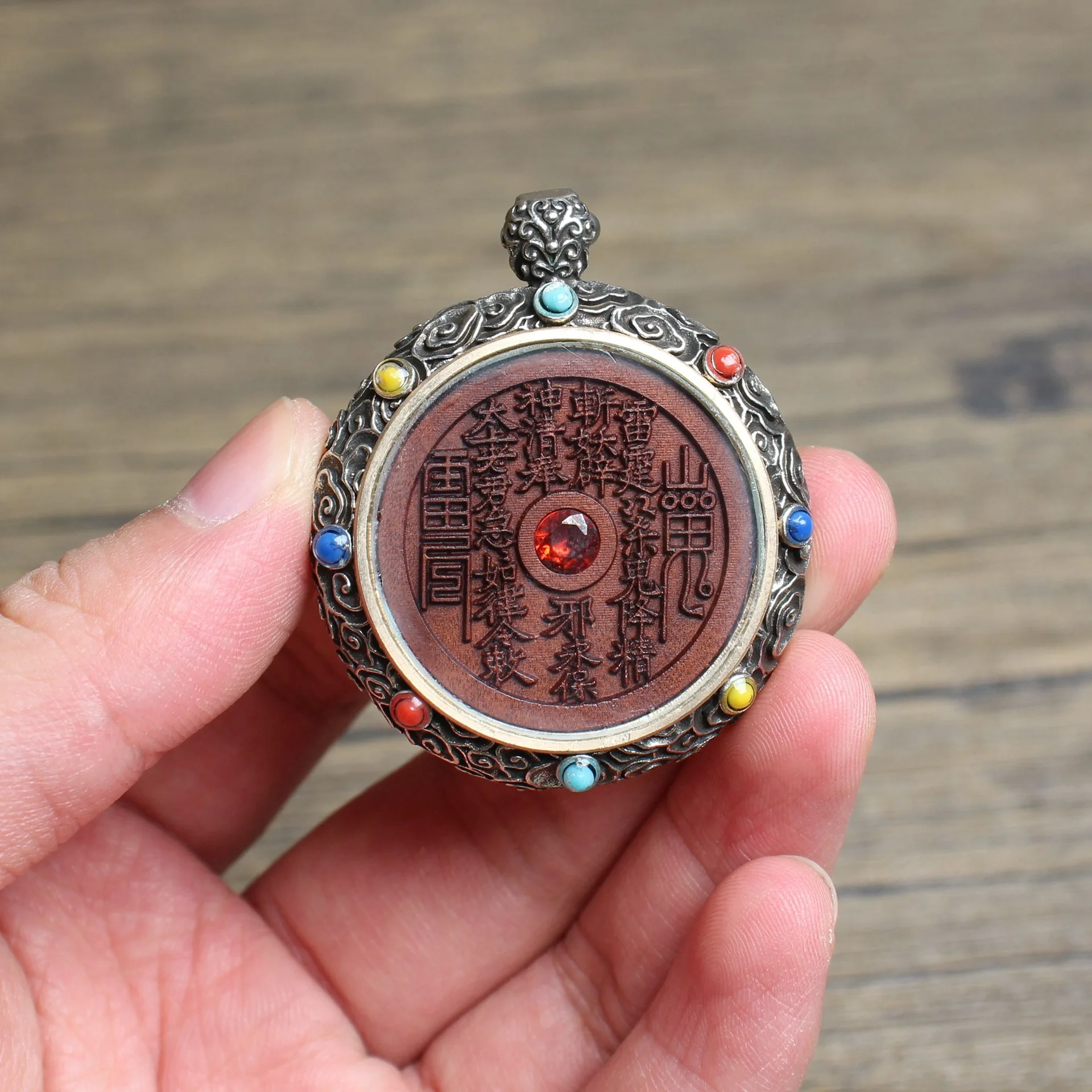 

Thunderbolt Zaomu Mountain Ghost Pendant, Hidden Silver Border Portable Accessories, Old Material Dark Sculpture Ornament