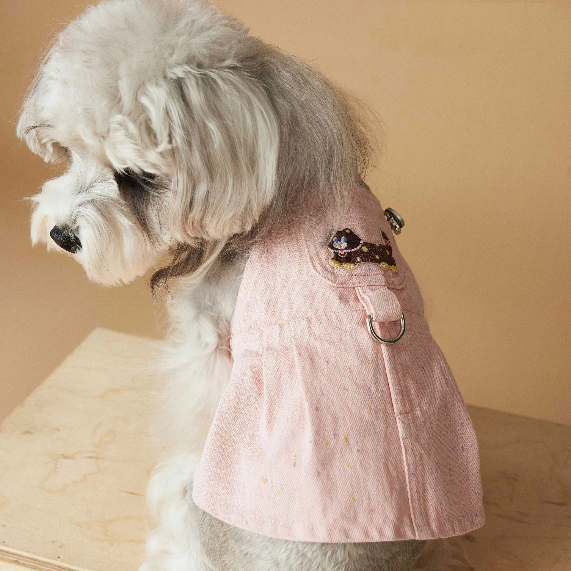 

Spring and Summer Washed Denim Pet Overalls Female Dogs Clothes with Leash Hook Stylish and Cute Pet Dress