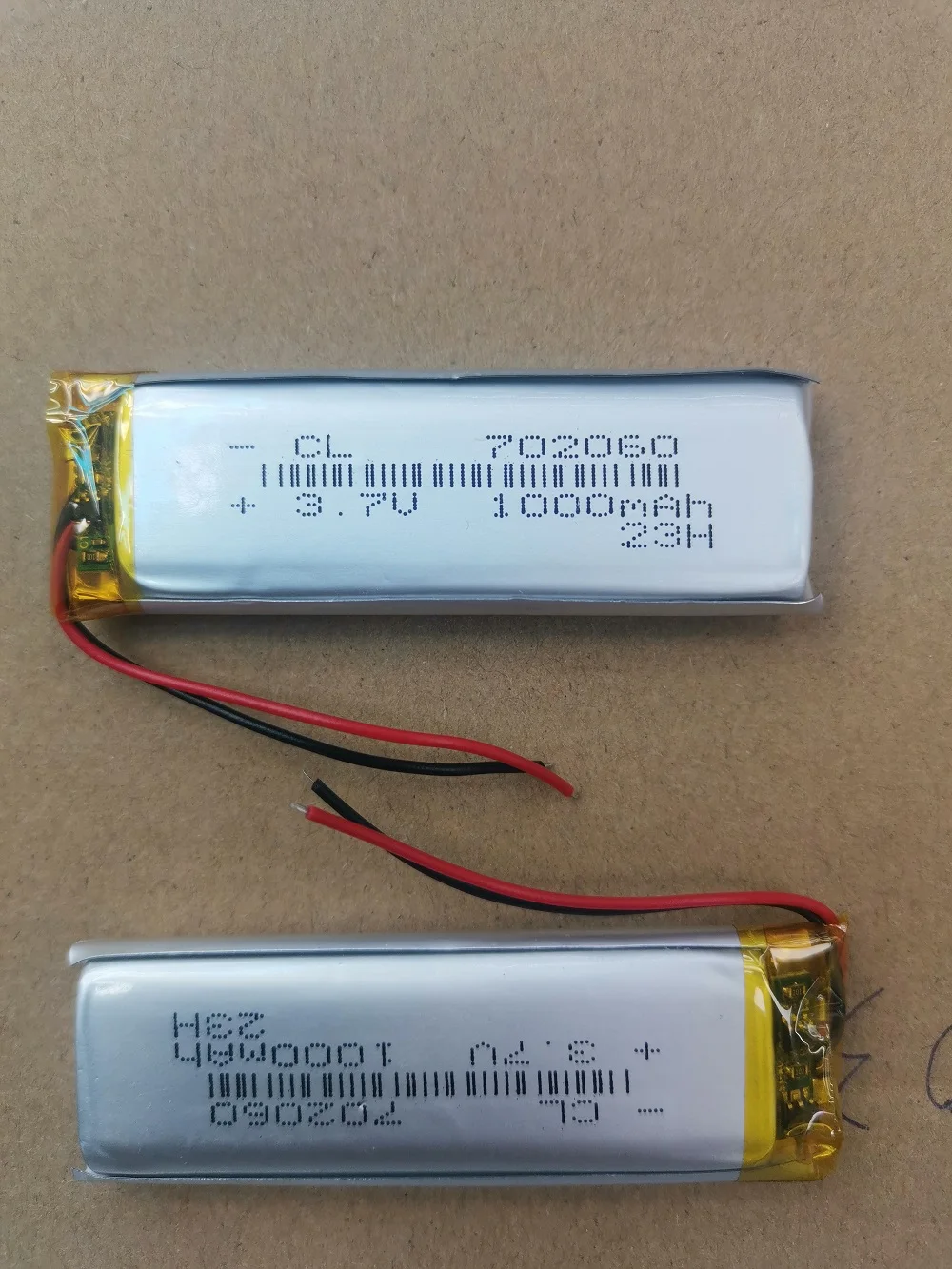 3.7V 2 wires 702060 072060 1000mah lithium  with protection board , used for bluetooth MP4 1pcs/lot