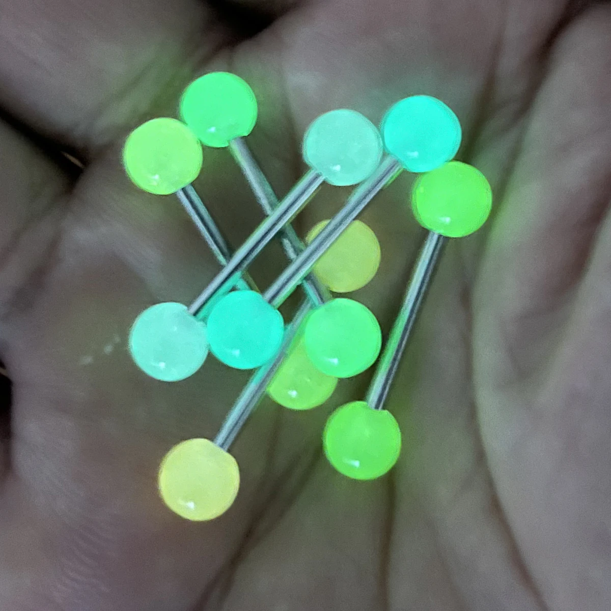 6 Stücke Sexy Acryl Leuchtende Zungenpiercings Schmuck für Frauen Männer 14G Edelstahl Bar Glow in Dark Zungenringe Barbell Stud – Detail 9