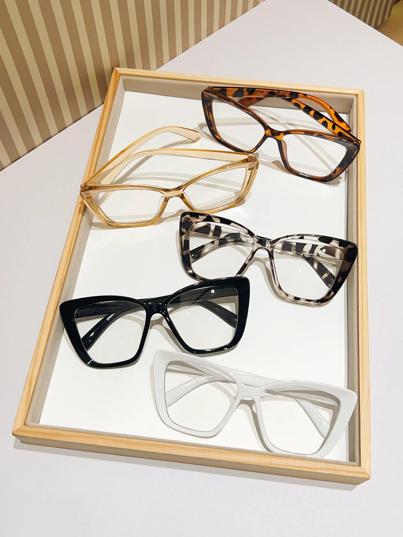 3pcs/5pcs set of female/male cat eye style transparent glasses for watching TV, playing games, reading, daily life decoration