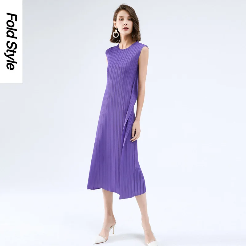 

2024 Summer New Three Mansion Style Elegant and Minimalist Women's Dress Spliced Sleeveless Round Neck Pleated Dress for Women