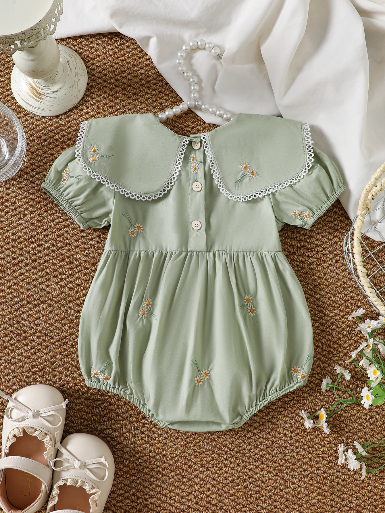 Baby Green Daisy Embroidered Short-Sleeve Romper, Summer Lace Collar Baby Jumpsuit, Fresh Forest Style Newborn Onesie