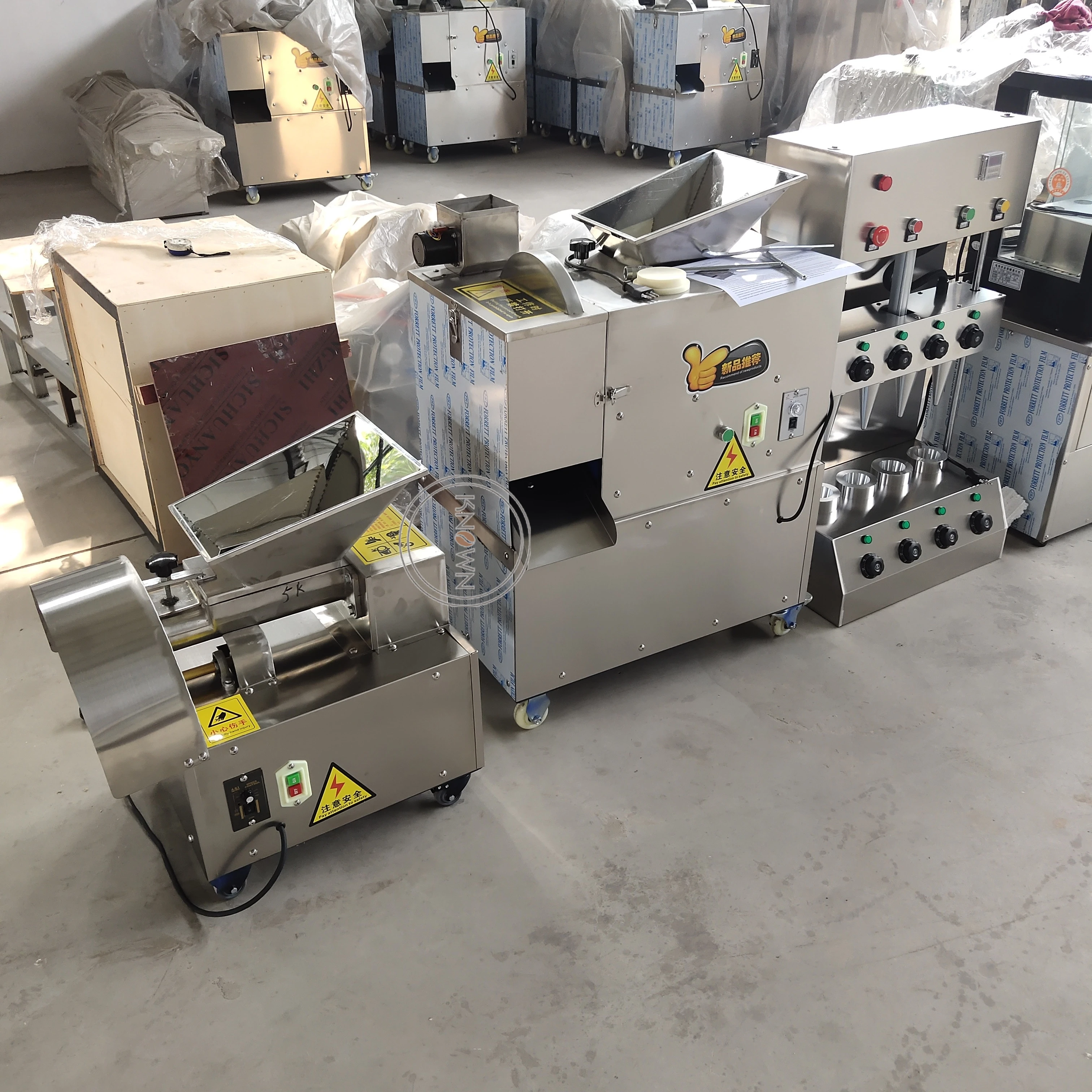 آلة تقطيع العجين التجارية الصغيرة آلة بثق العجين الأوتوماتيكية آلة قطع العجين من الفولاذ المقاوم للصدأ