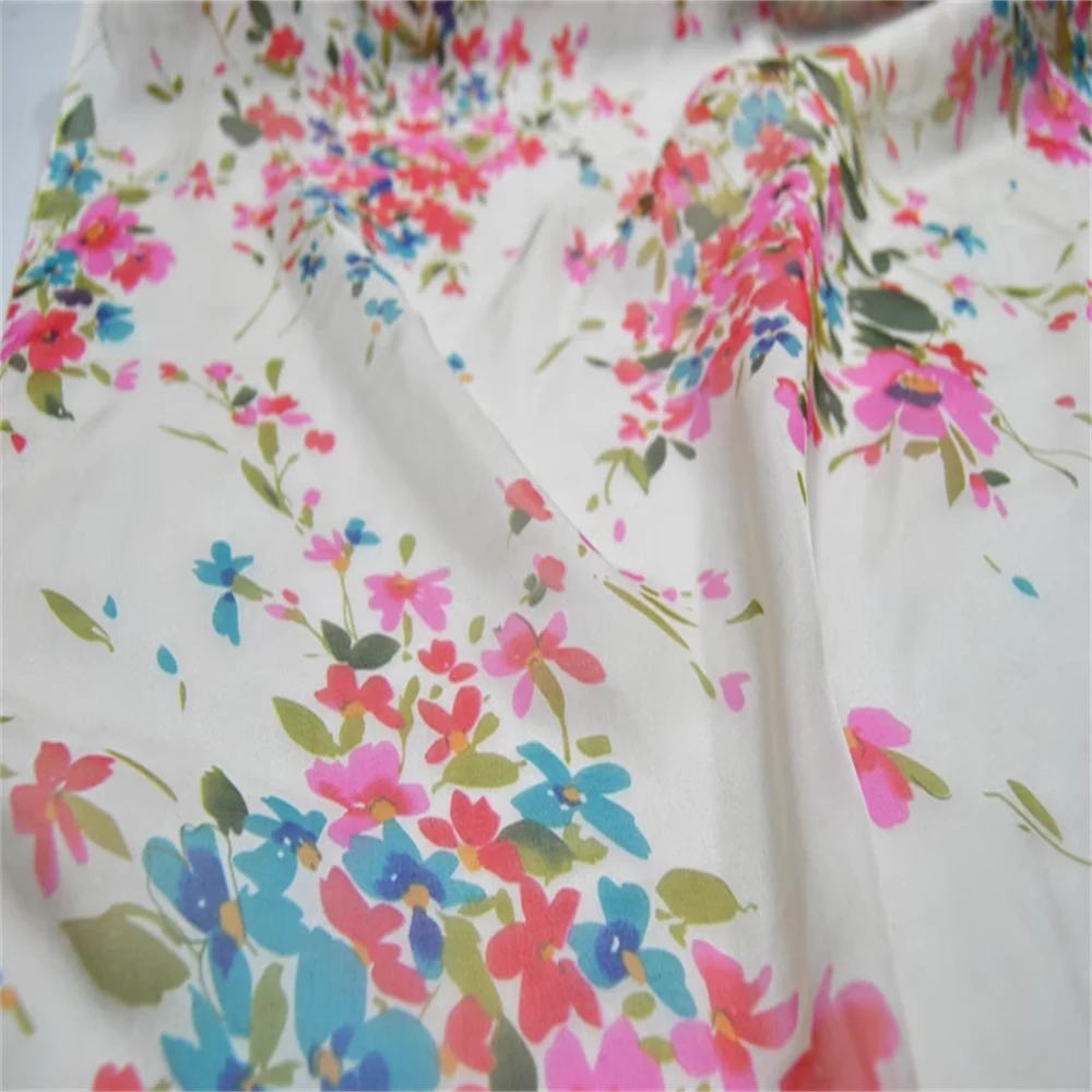 Hot Sale Small Floral Printing Design Elegant Style Chinese Supplier Silk Chiffon Fabric for Lady Popular Dress