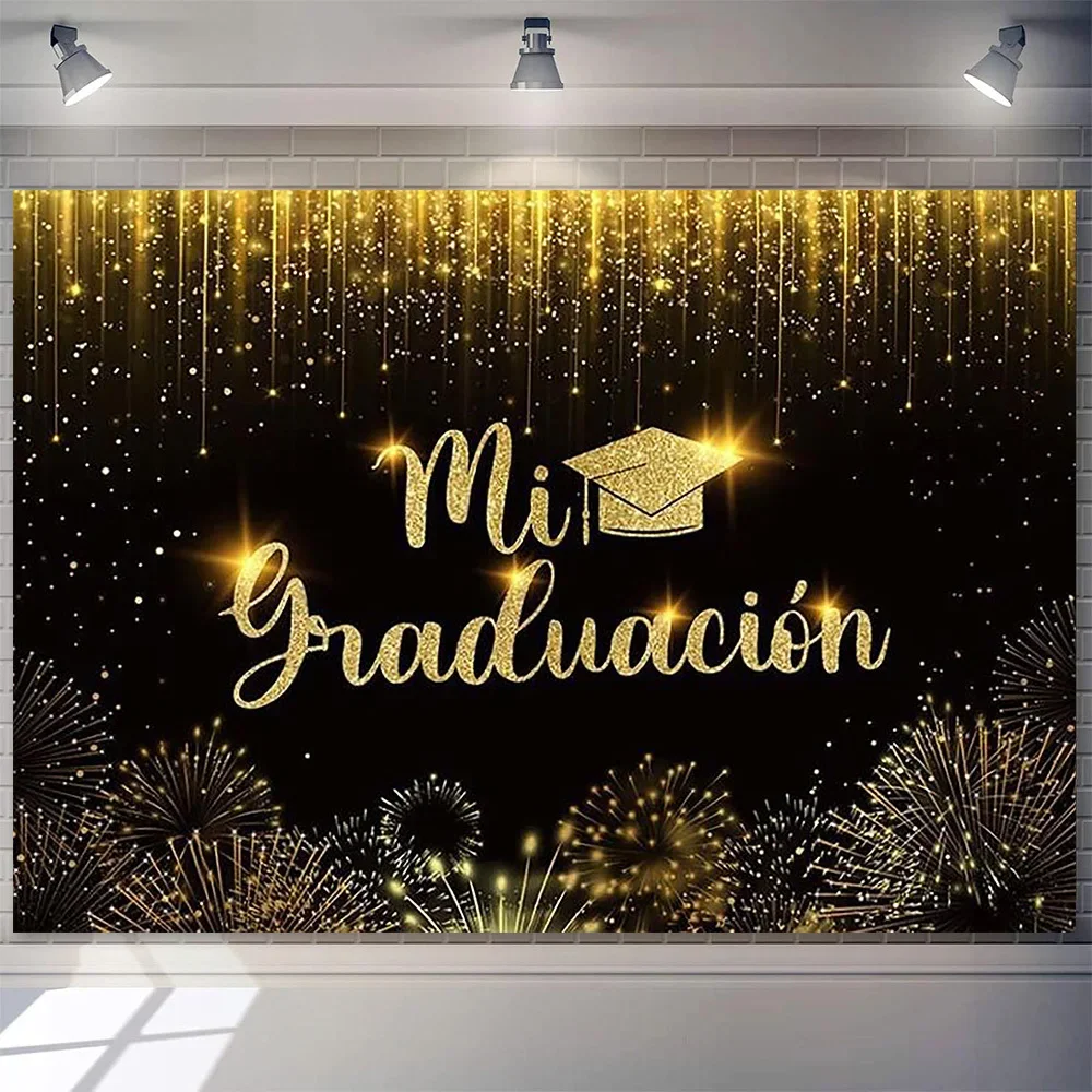 Fondo de graduación extra grande plano 2D, 1 unidad, pancarta de felicitaciones en español con purpurina negra y dorada con confeti y gorra dorados