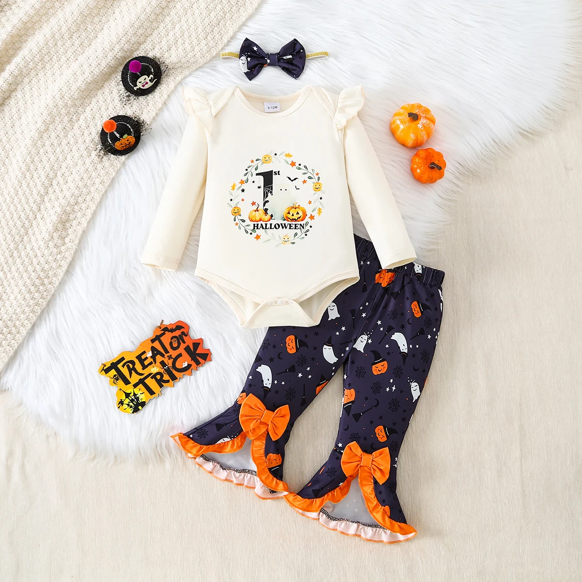 

Топ с развевающимися рукавами и тыквенным принтом на Хэллоуин для маленьких девочек + брюки с рюшами и принтом тыквы с бантом + повязка на голову, комплект из 3 предметов