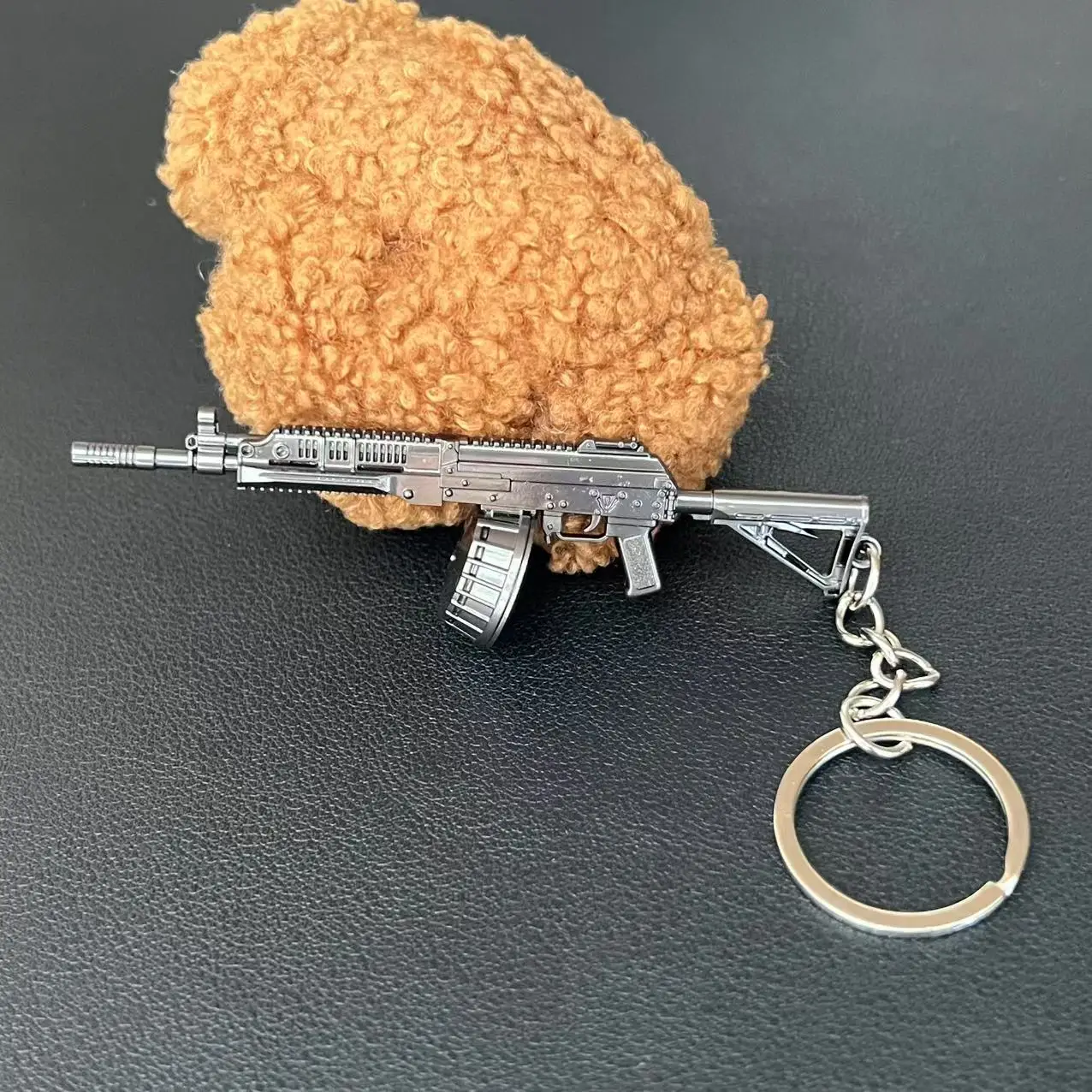 Modelo de pistola de aleación, llavero de coche, joyería, mini juguete de rifle, paquete artesanal, colgante, regalo para niños y niños