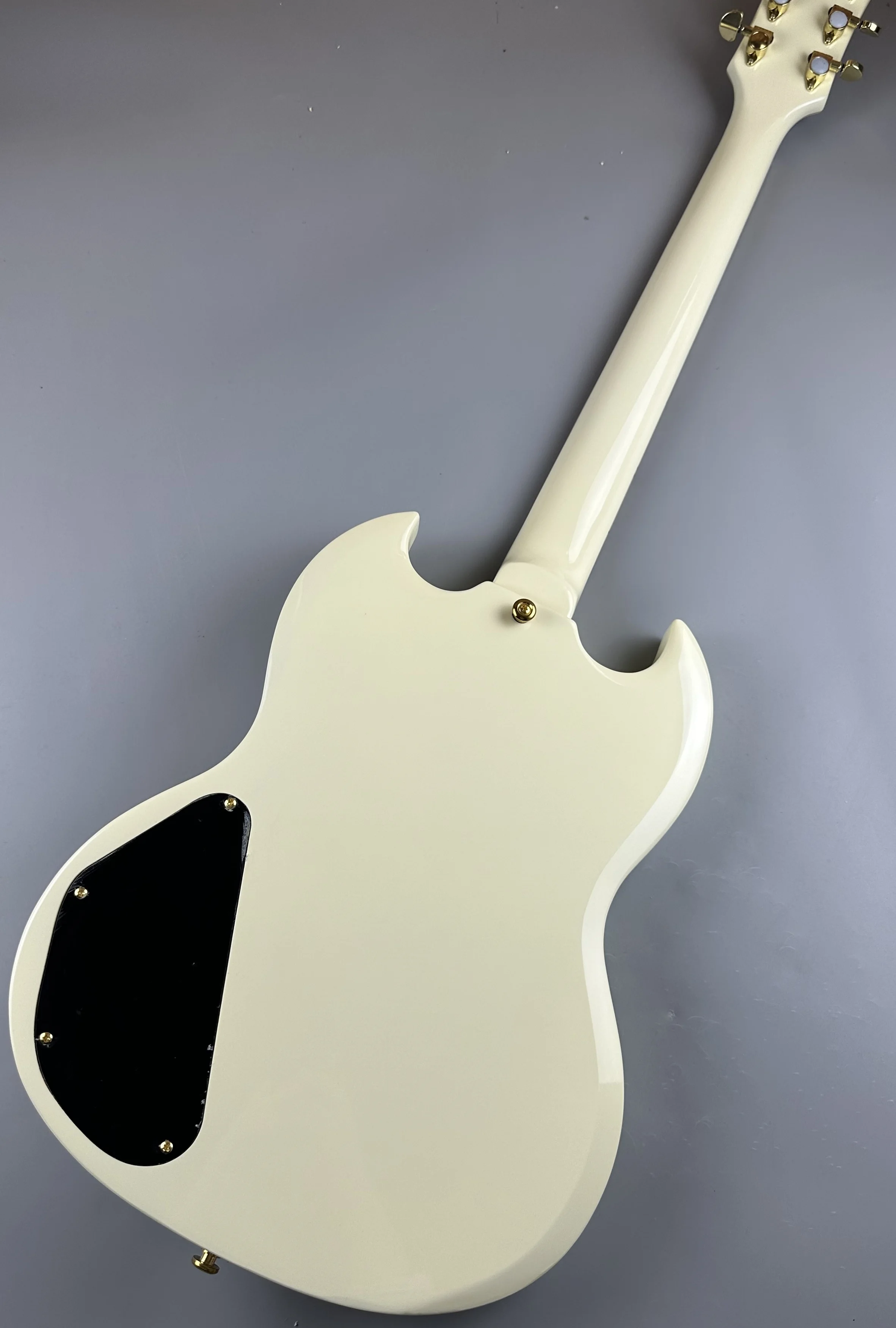 Customized electric guitar, SG electric guitar, cream white, gold vibrato, in stock, lightning package