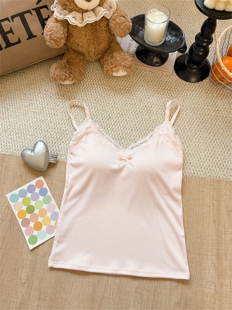 Spaghetti-Träger-Camisole 2026 Sommer Spitze Geripptes Damen-Tanktop mit integrierten BH-Pads, schmal geschnittenes Crop-Top für Innen- und Außenbekleidung – Detail 13