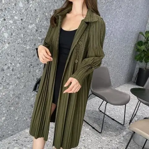 Pleated trench coat for women\'s mid length 2022 Spring and Autumn loose fitting fashion double breasted coat for women