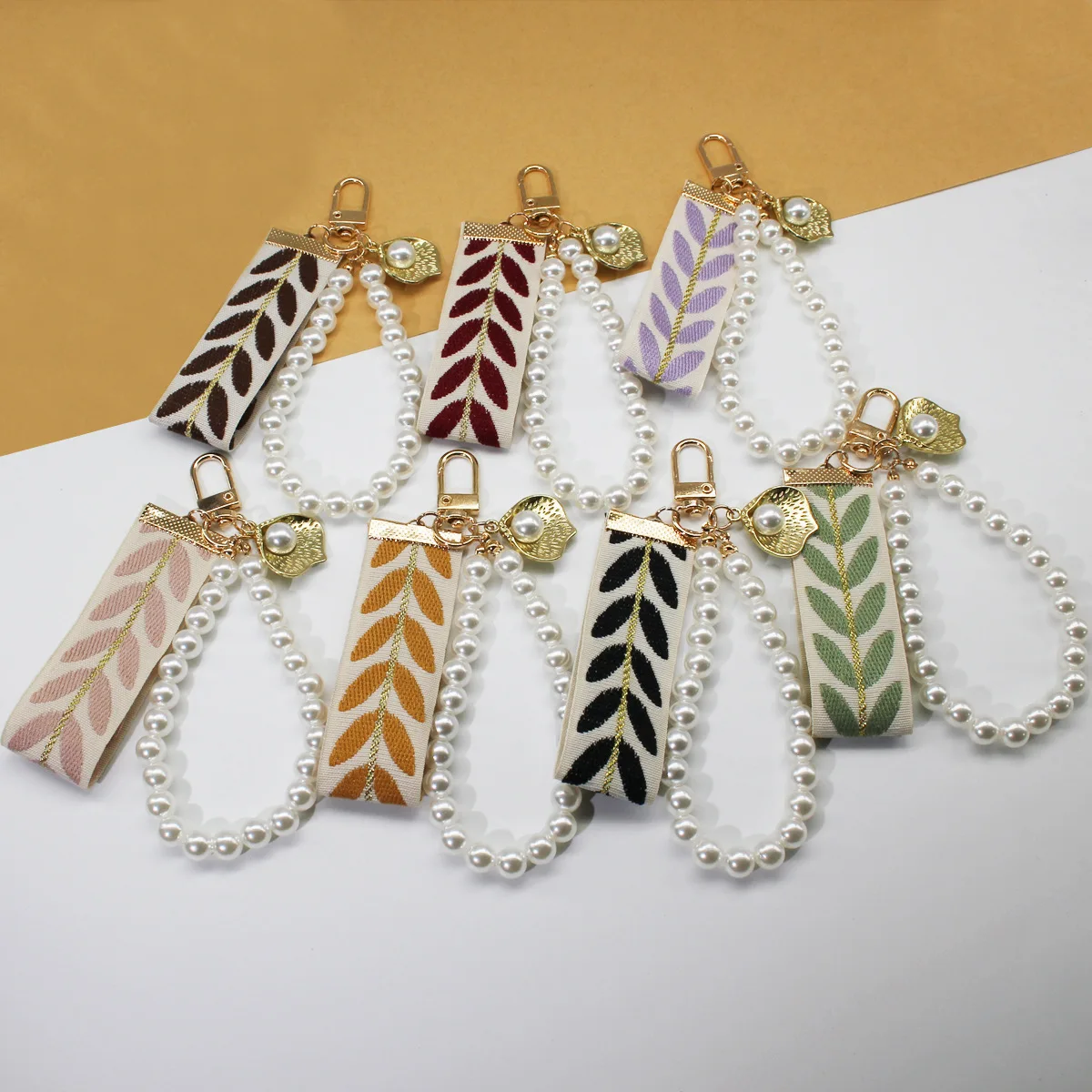 

Fresh Fabric Leaf-Patterned Ribbon Keychain with Metal Shell Pendant and Pearl Strap—Bag Charm and Accessory