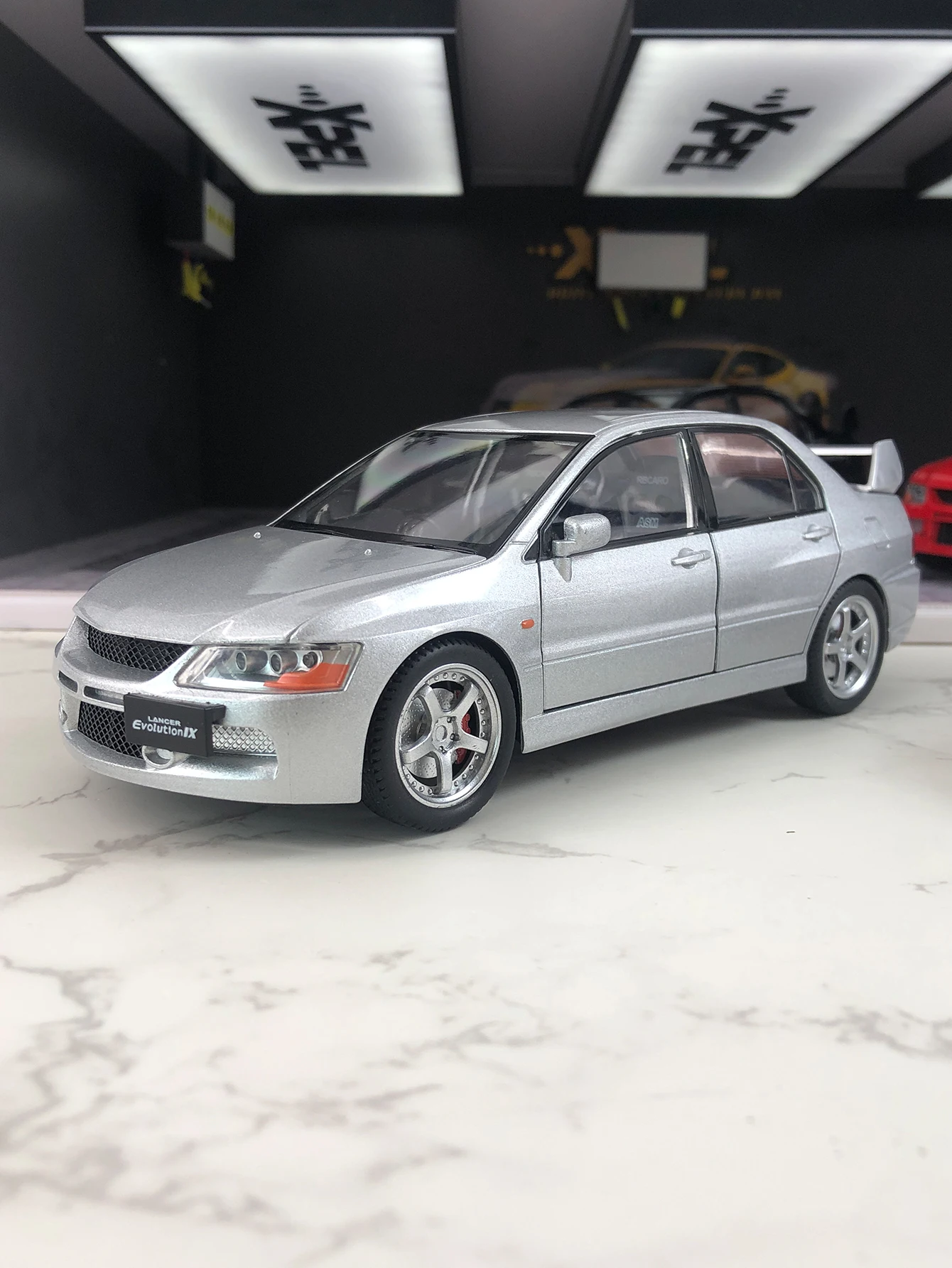 

1:24 имитация модели автомобиля Lancer Evolution IX из цинкового сплава, статическое украшение, металлический коллекционный подарочный автомобиль