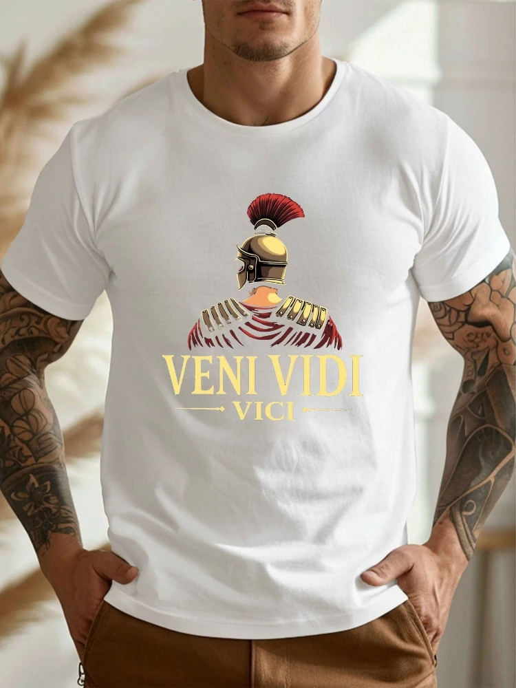 

Veni Vidi Roman Soldier Graphic-with Red Plume Design-100% cotton summer O-neck short sleeve casual printed men's T-shirt.