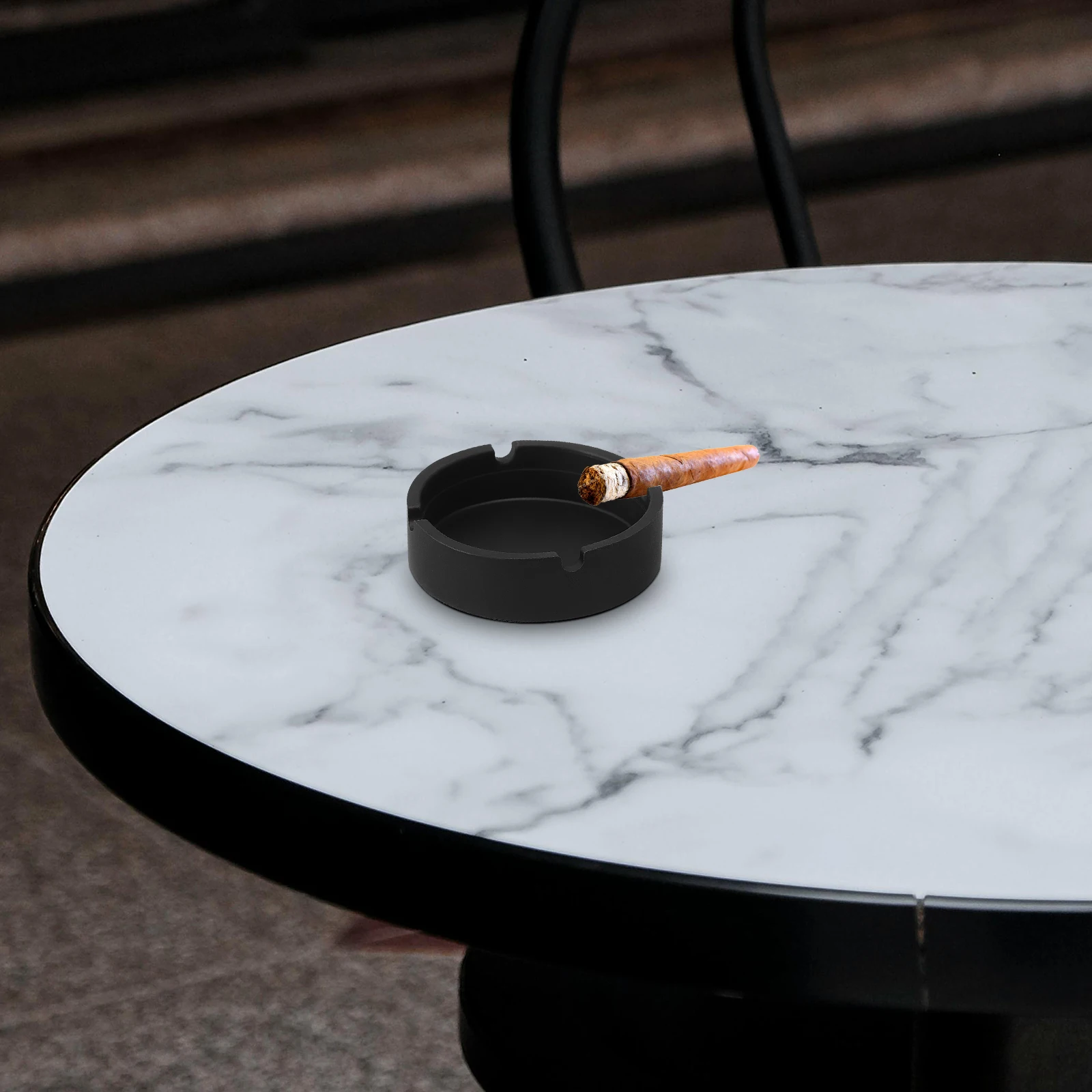 

4pcs Black Silicone Ashtray Heat Resistant Round Cigarette Container For Home Office HotelReusable Easy Clean Indoor Use