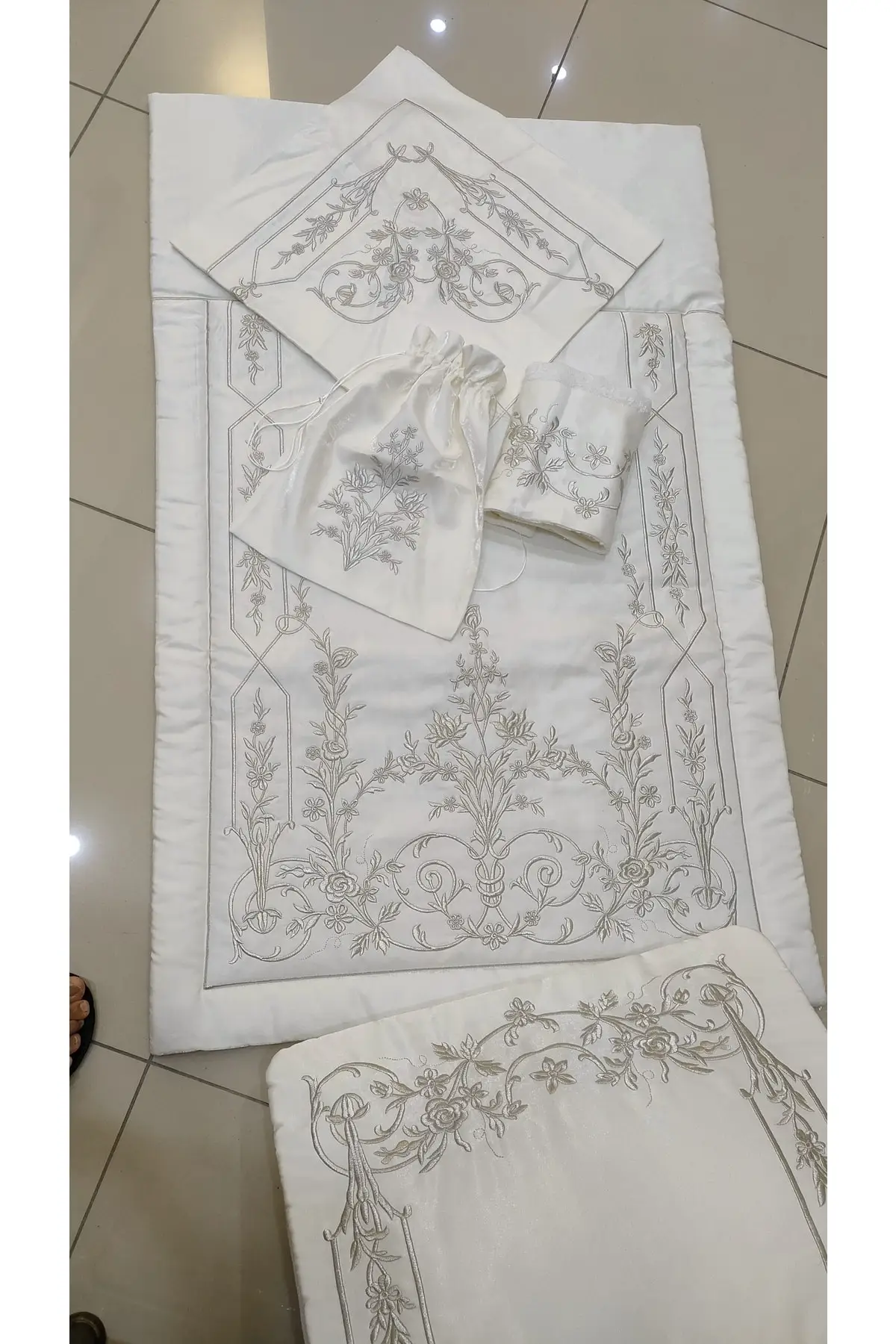 Full of silver embroidered Seccade set is made of 6 pieces. Meditation Rug