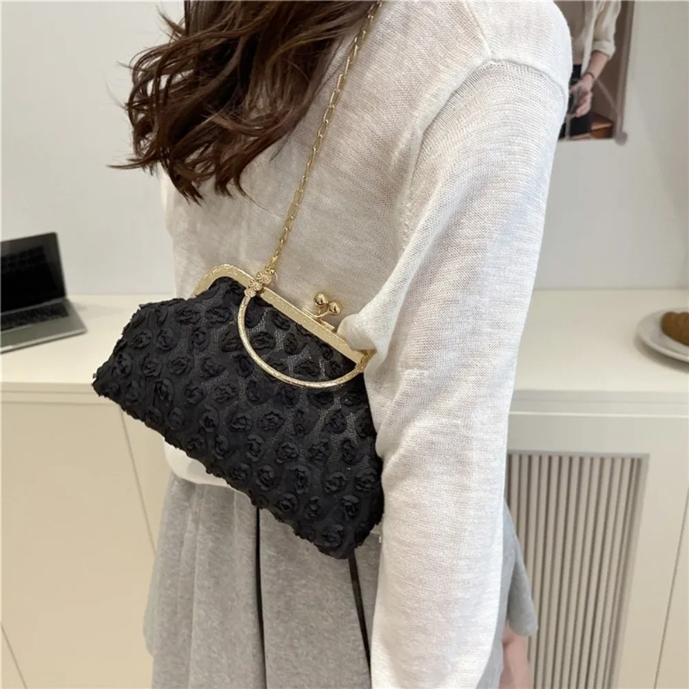 

Retro Chain Party Banquet Bag Flower Korean Style Kiss Lock Shoulder Bag Large Capacity Handheld Crossbody Bag Horse Face Skirt