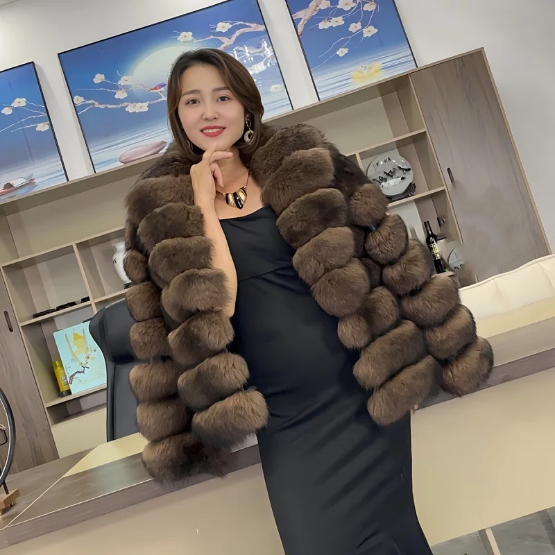 Рисунок 4 - Новая модная женская шуба из натурального лисьего меха