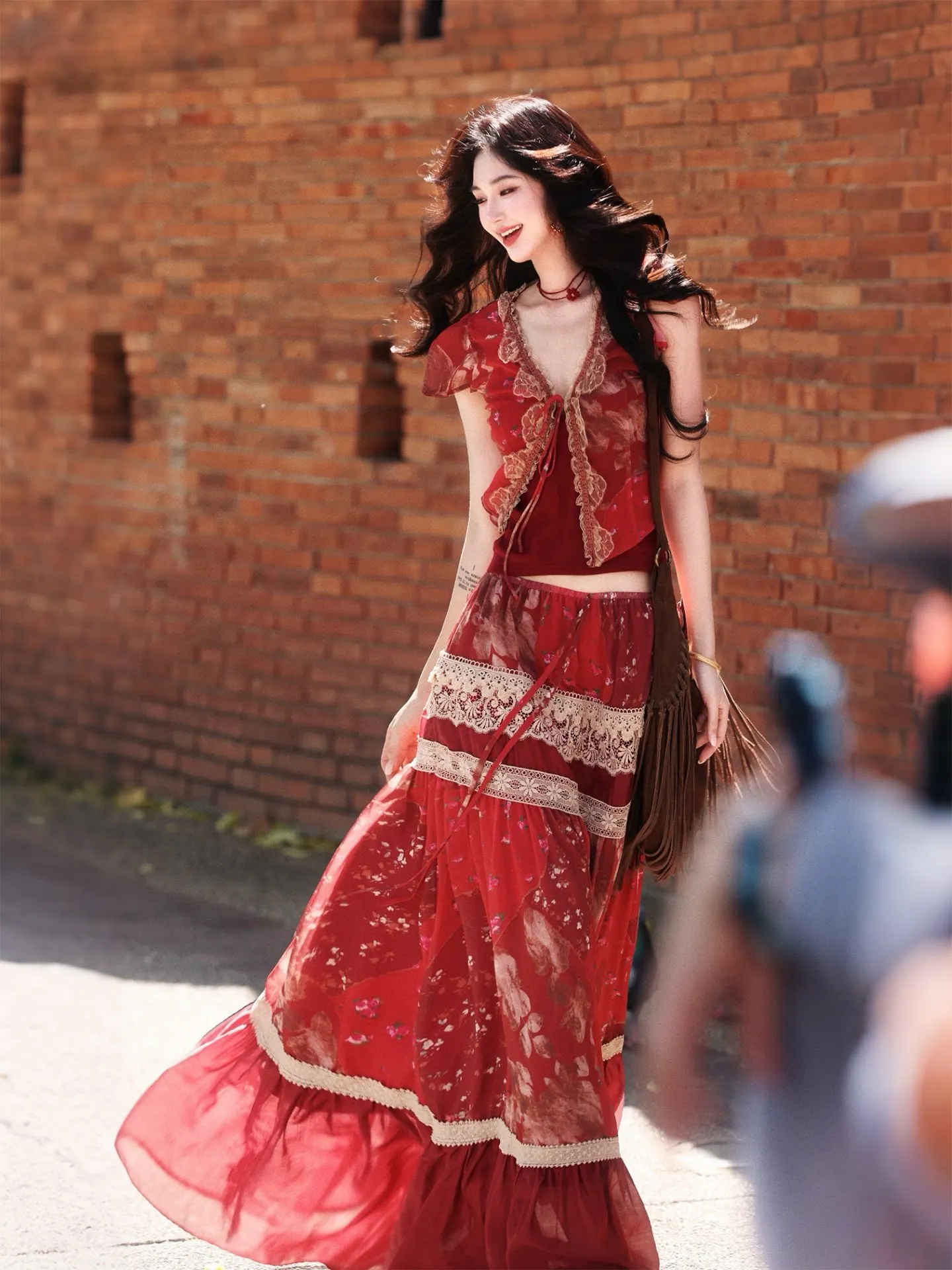 

Женский французский ретро-комплект из 2 предметов: кружевной топ с рукавами-крылышками и винтажная юбка макси с цветочным принтом, высокой талией, красная, в стиле бохо, летняя, для отдыха