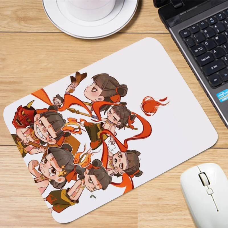 Nezha's Demon Child Roars in the Sea، لوحة ماوس رائعة بحافة قفل صغيرة الحجم، لوحة طاولة، لوحة ماوس لطيفة محيطية من Nezha 2