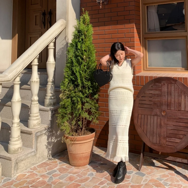 

Summer Korean New Collection Women's Retro V-neck Hollow Out Sleeveless Crochet Top High Waist Half Skirt Casual Set Female