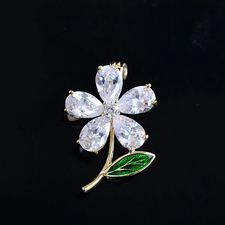 Chinese Style Lucky Auspicious Shiny Cubic Zirconia Daisy Modesty Brooch Pin For Women Collar Neckline Daily Wear Elegant Gift