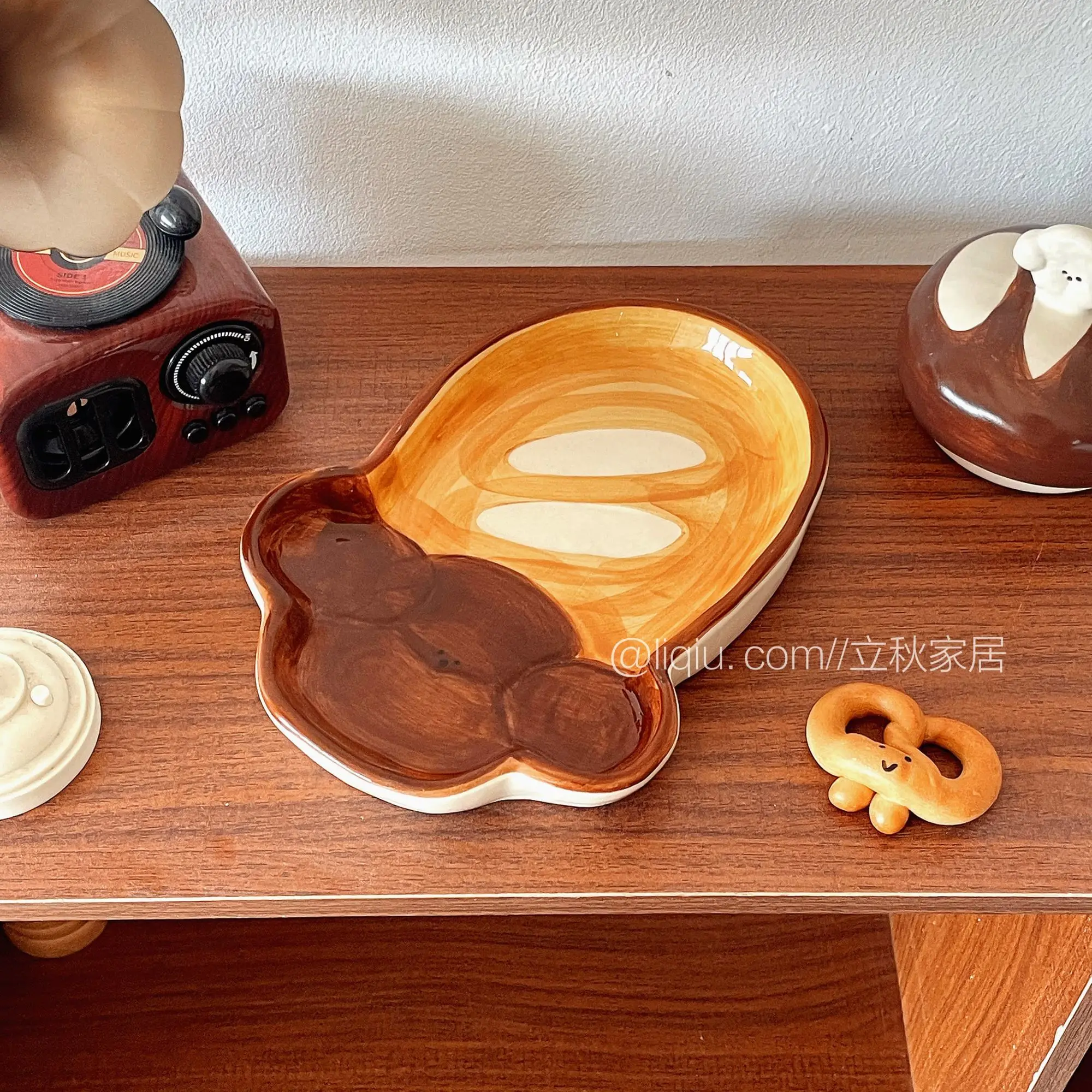 Cute Bread Puppy Ceramic Plate Household Dish Plate Dessert High Value Good-looking Dinner  Fruit Cake Plate Trays Decorative