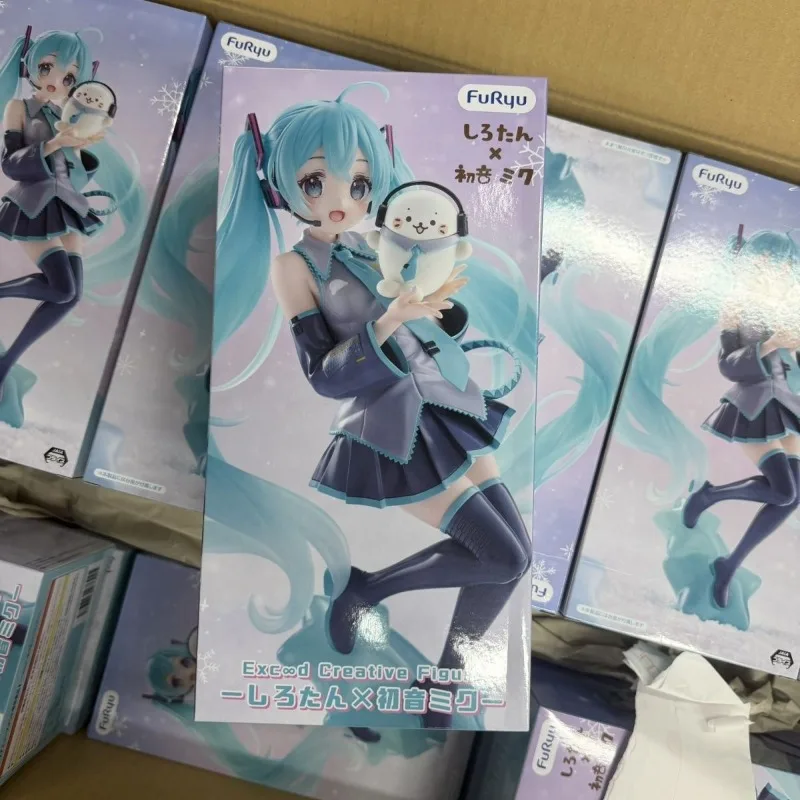 en-stock-figurine-d'anime-mignonne-de-vocaloid-fille-a-deux-queues-bleues-peluche-blanche-de-la-collaboration-hatsune-miku-shirotan-statuette-de-poupee-d'anime-chapeau-creatif
