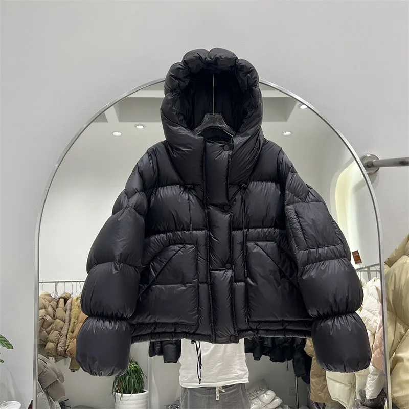 2023 Winter neue ultra kurze Daunen mantel Frauen Blütenknospe Kapuze verdickt lose leichte flauschige 90 weiße Ente Daunen mantel Flut