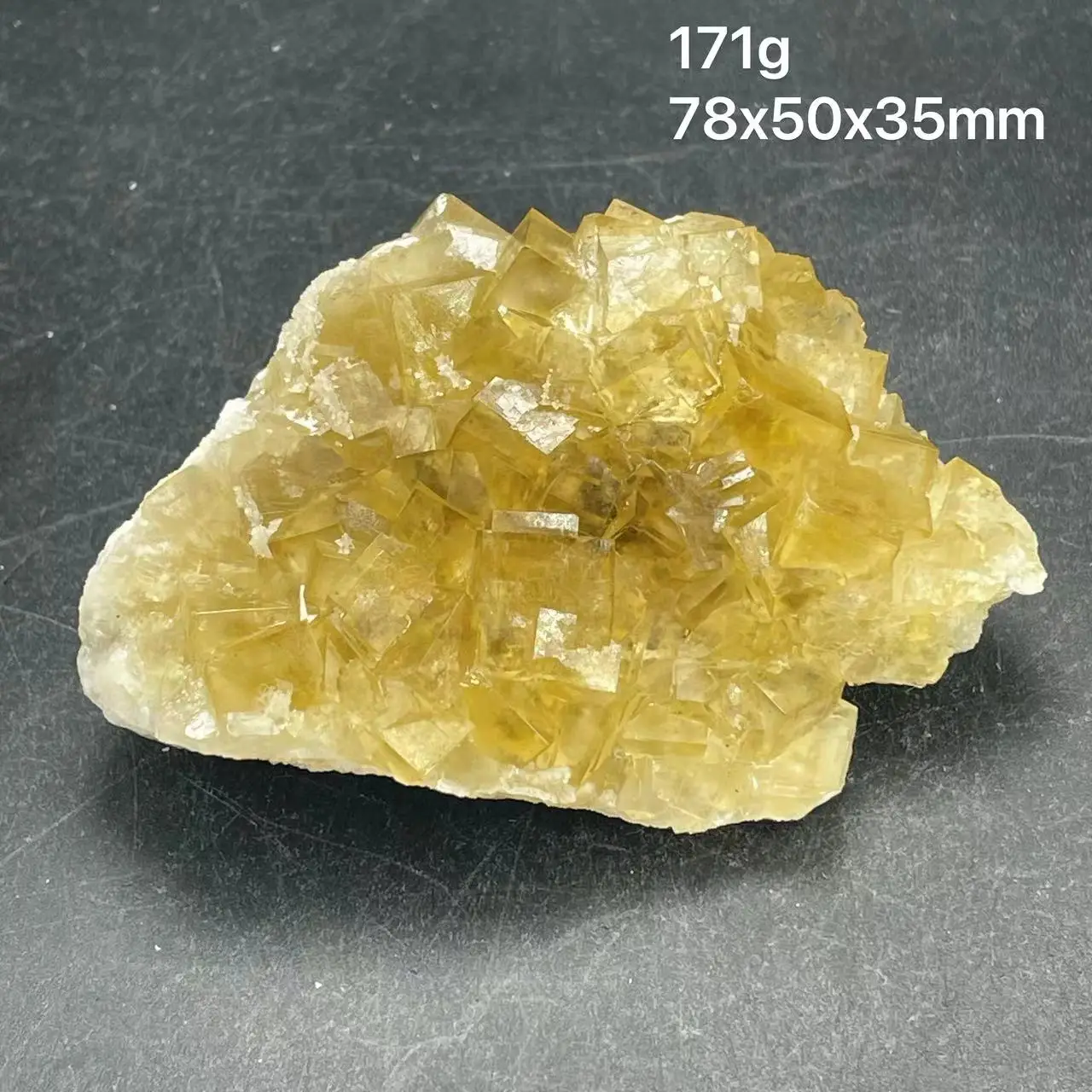 

The new 100% natural yellow firefly quartz cube fluorescence effect healer's mood comes from Spain