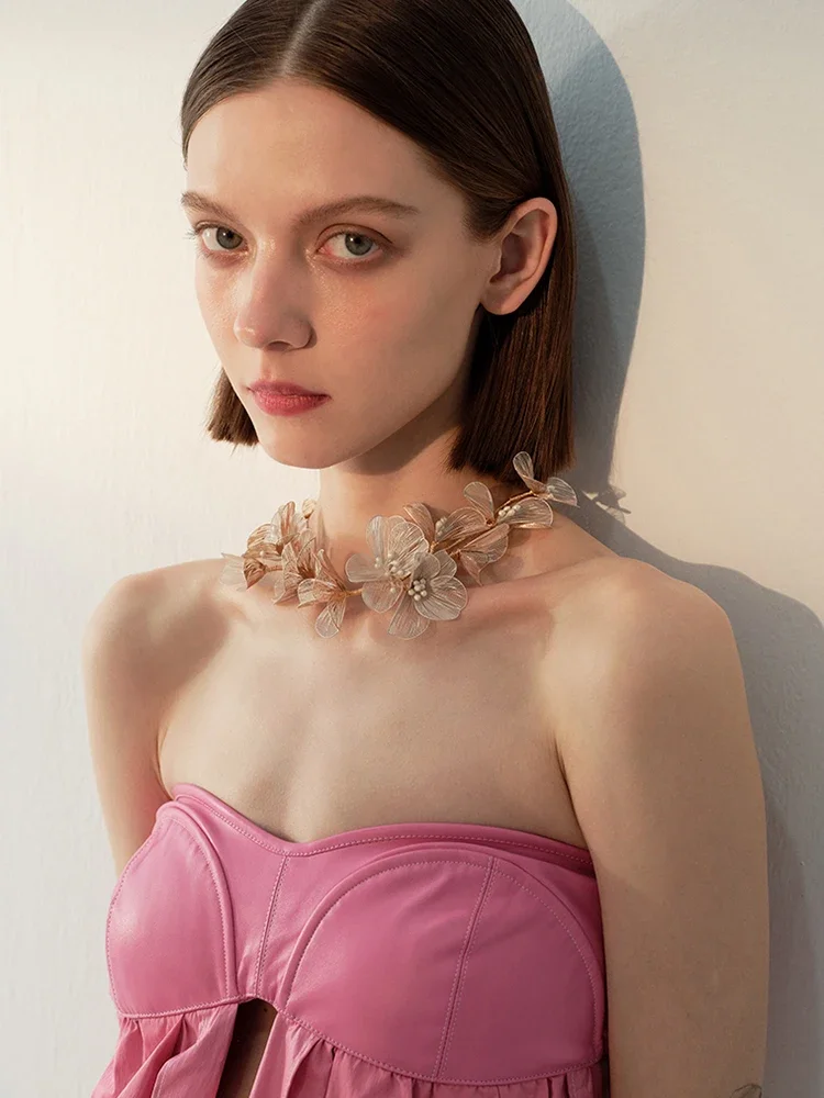 

Fashion party 2024 flower and pearl necklace Women luxury high-end feel collarbone chain trendy temperament niche neck jewelry