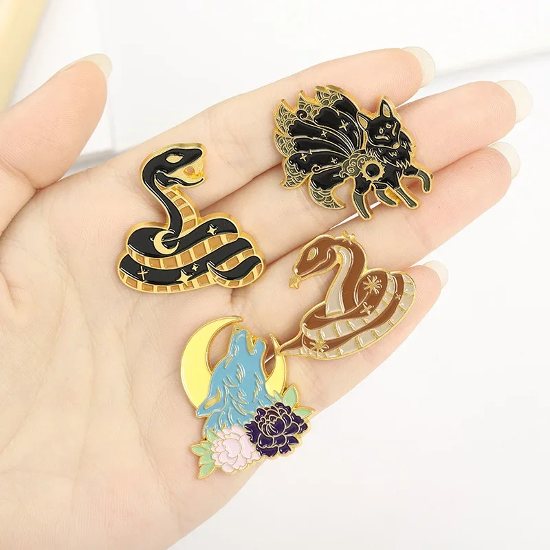 

Fashion Alloy Jewelry Animal High Wolf Bat Snake Enamel Electroplated Safety Brooch Anti Badge Slip Pins Light Buckle Wholesale