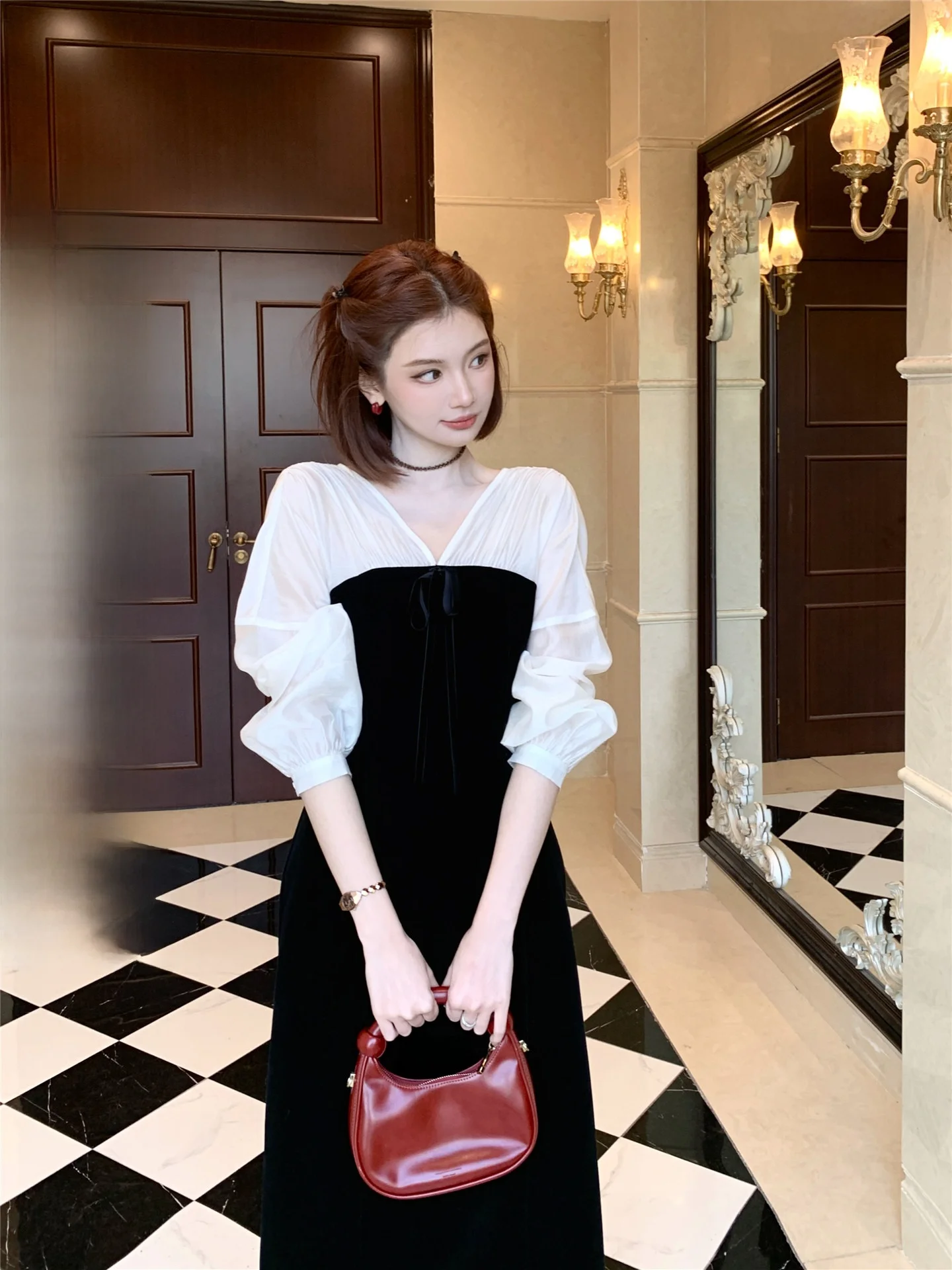 

Elegant Black Velvet Splice Dress Women's Fashionable Slimming Winter Style French Waist Design Long Sleeve Zipper Closure
