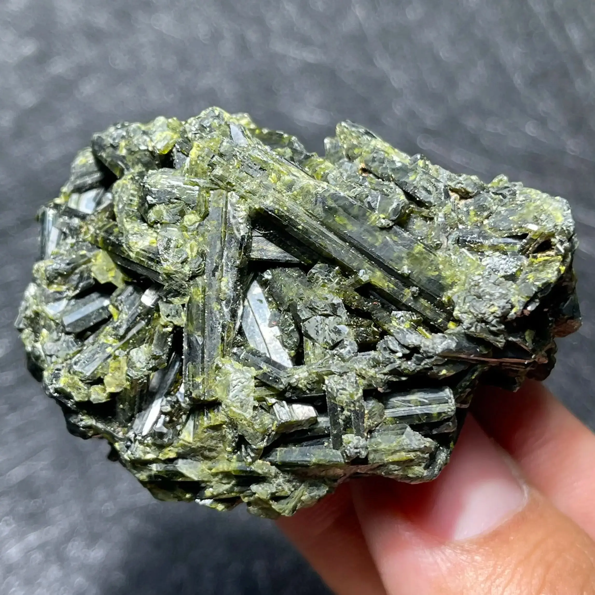 Natural Madagascar Green Epidote Mineral Specimen Clear Quartz Reiki Healing Stone Home Decor