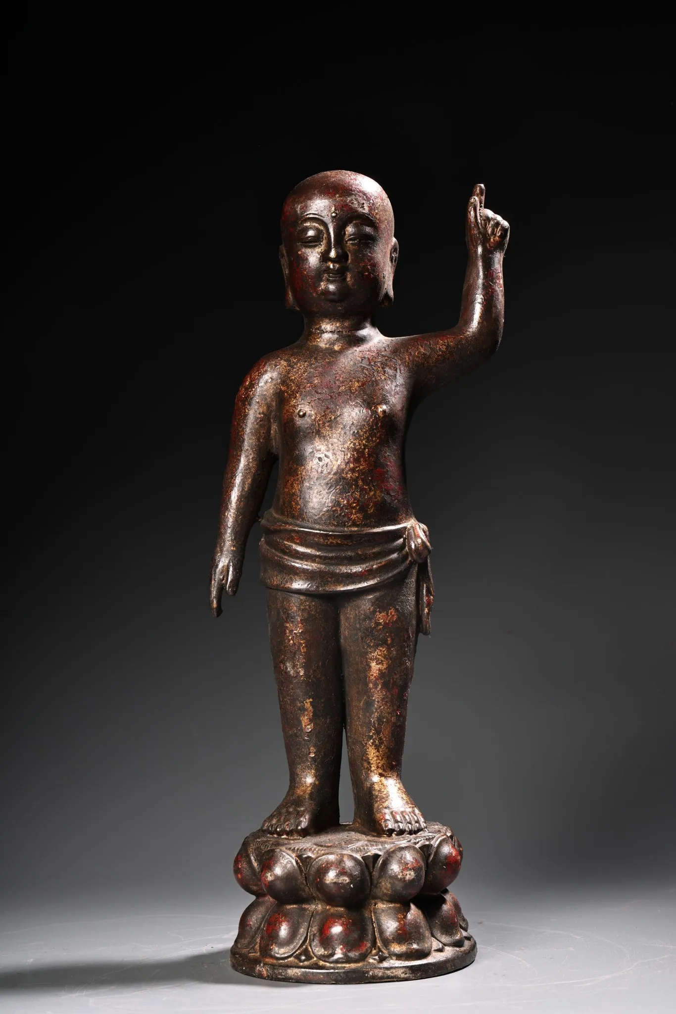 

Pure Copper Bodhisattva Statue - Exquisite Relief Carving for Living Room Table Decoration and Collectible Display Piece