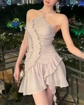 

Summer New Women's Irregular Hanging Neck Vacation Style Dress with Fashionable Ruffled Edge Decoration and Waist Cinching Dress