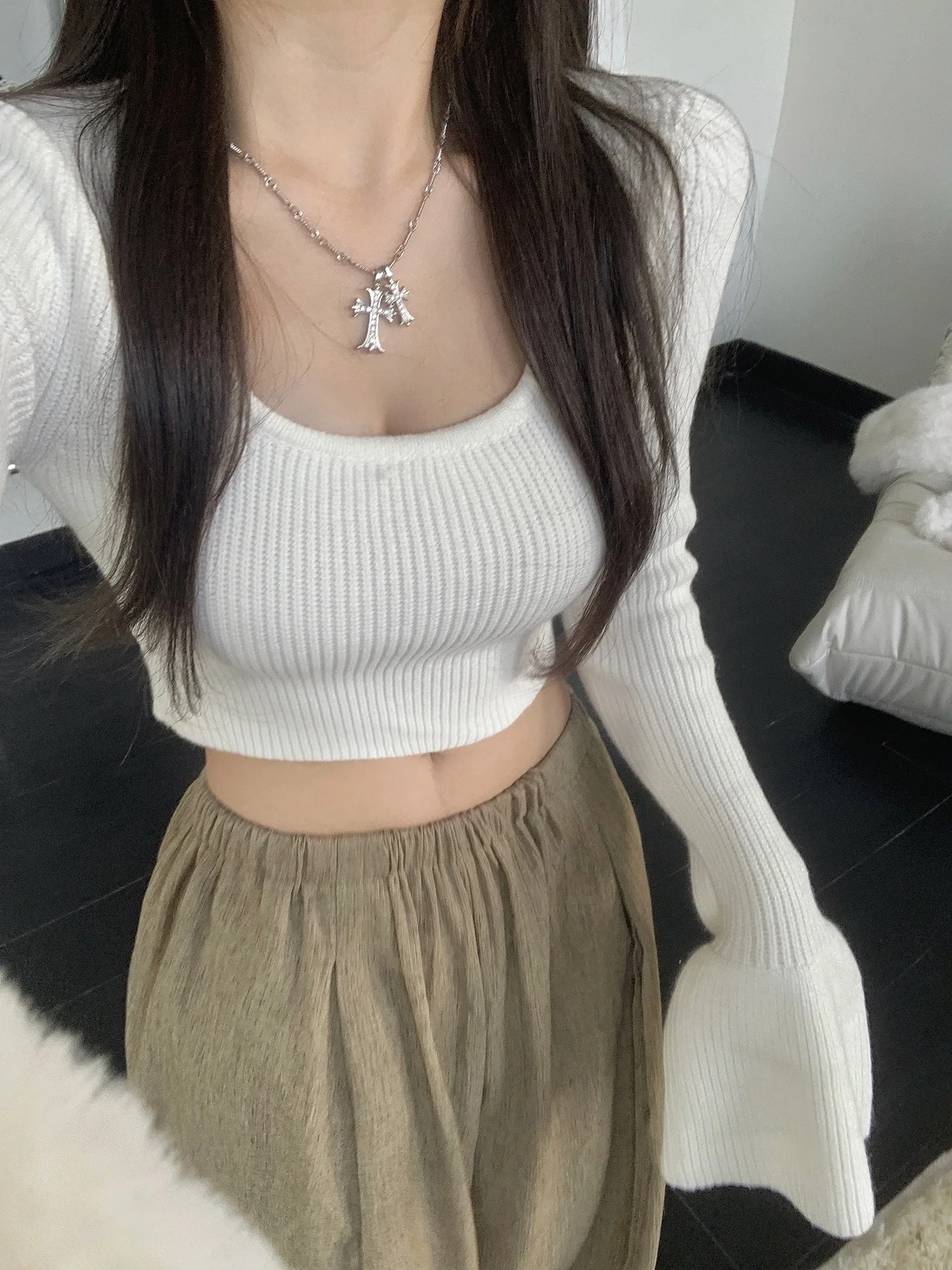 Korean Fashion Round Neck Solid Long Seleve Top Sexy Crop Sweater Women Back Lace Up Cropped Sweater With Crossed Back Strap