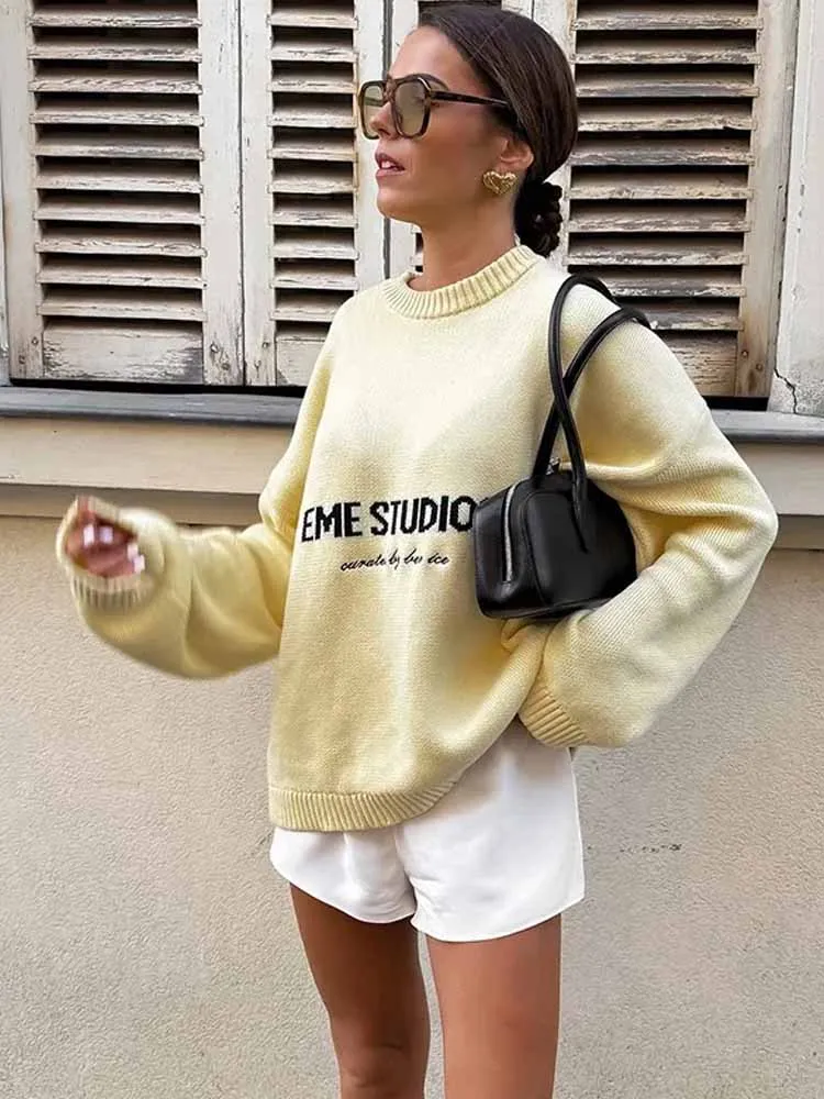 Sweter damski MCDV z okrągłym dekoltem i nadrukiem żółtych liter, luźny sweter typu pulower z długim rękawem, dzianinowy top, jesień 2025, codzienne swetry uliczne