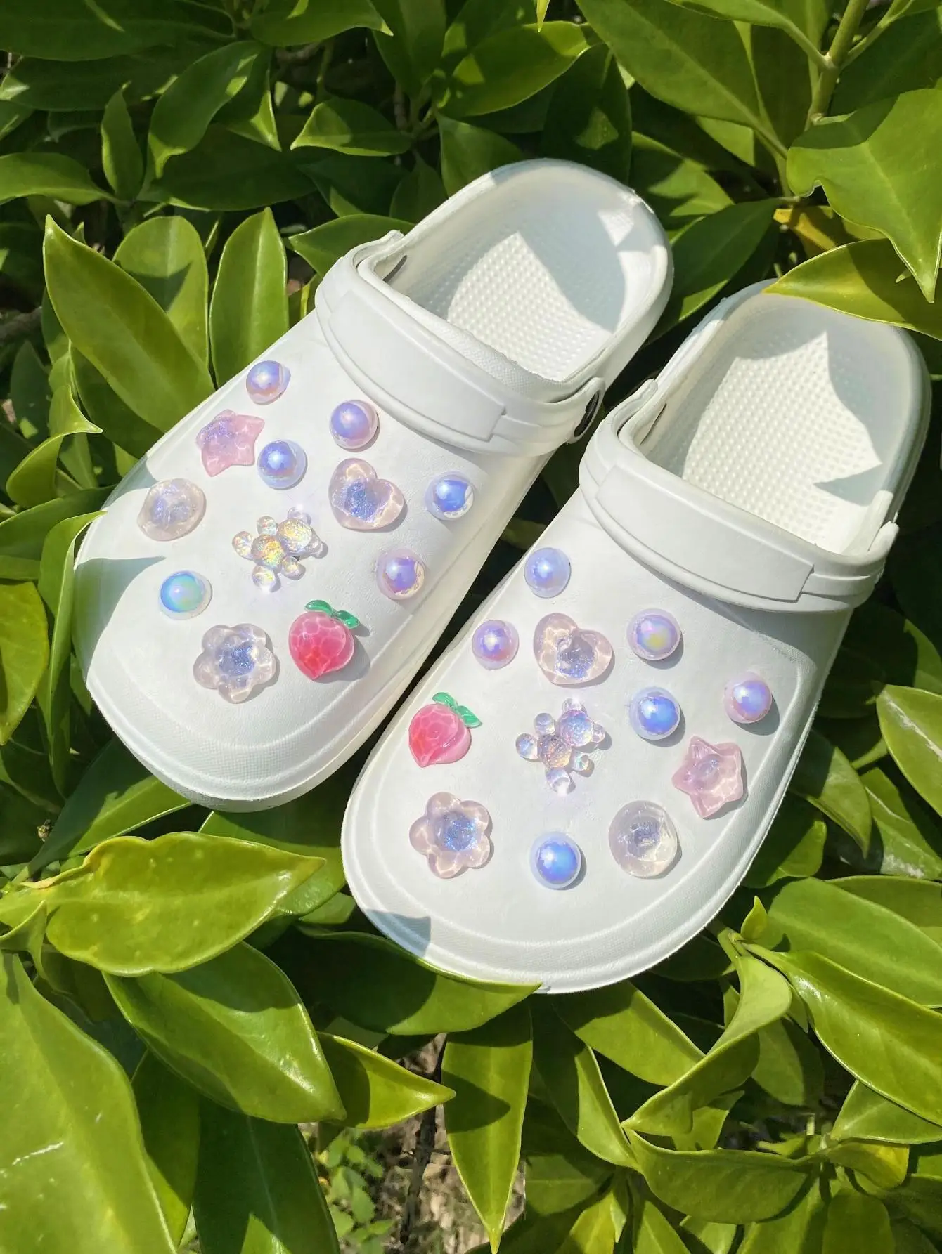 24pcs beach shoes Shoe flower accessories Glitter bright face cute bear removable, garden shoes decorative buckle suitable for s