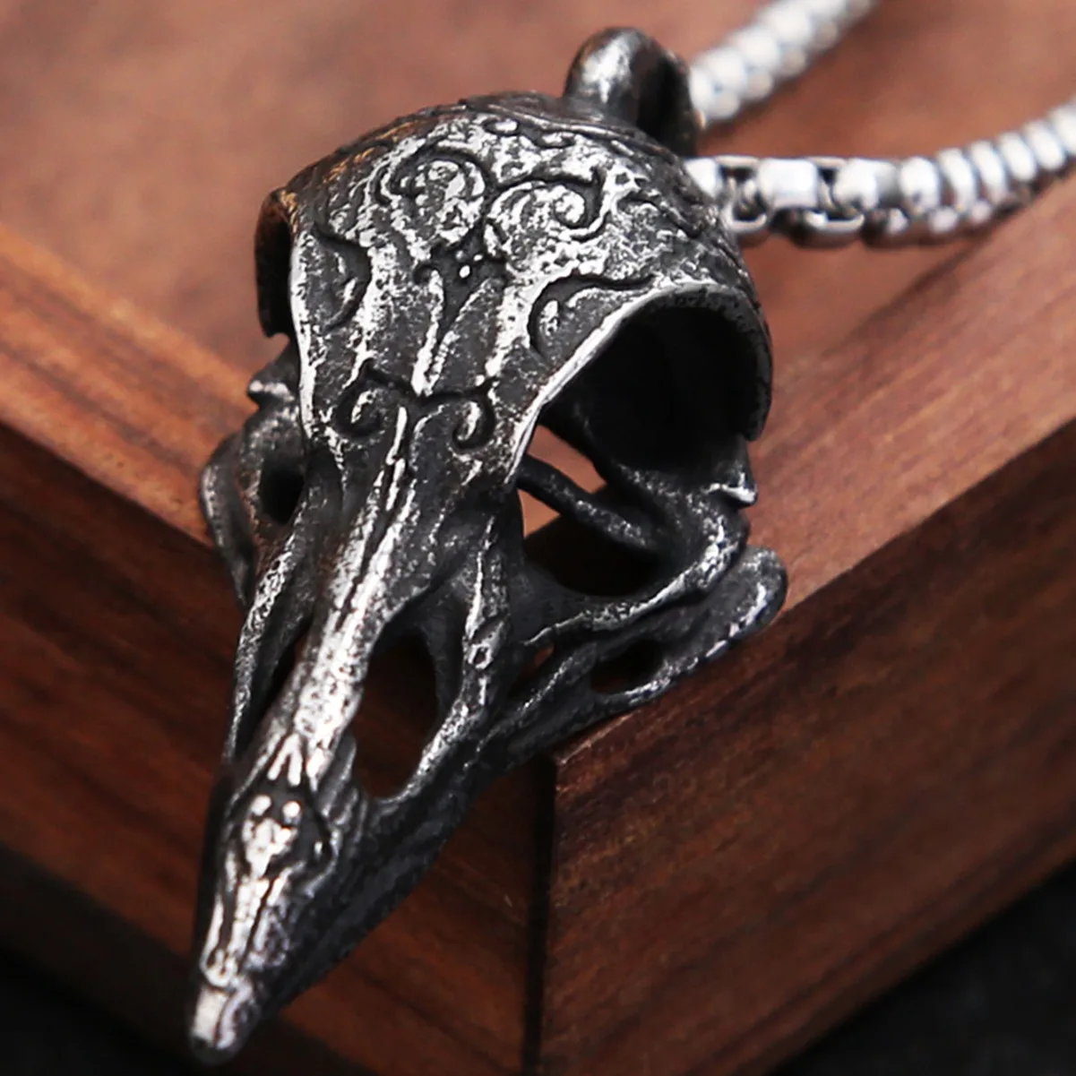 Retro Nordic Style Crow Skull Pendant Animal Bird Necklace for Men Personalized Jewelry Lucky Amulet Gift