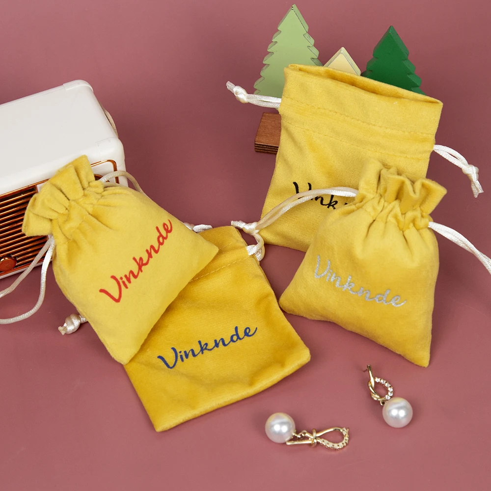 

100 шт., мягкий желтый бархатный мешочек для упаковки ювелирных изделий, сумки на шнурке, маленькие шикарные серьги, кольца, упаковка конфет, сувениры для свадебной вечеринки