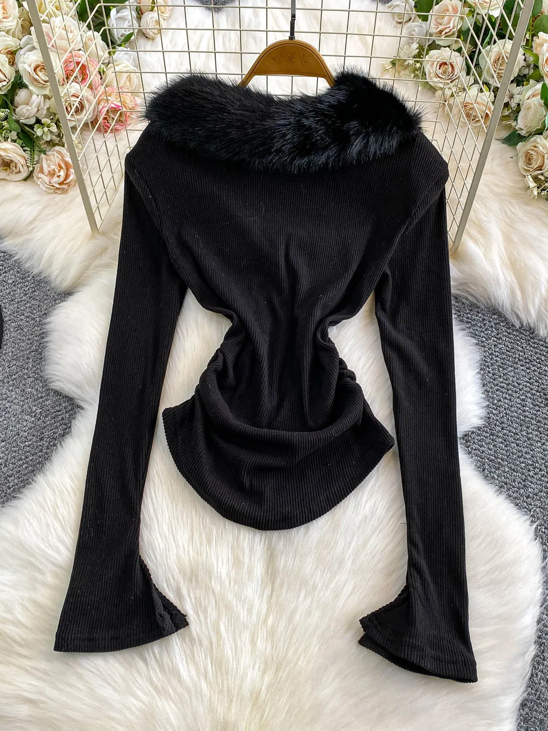 เสื้อคลุมคาร์ดิแกนเปิดไหล่ทรงวีเซ็กซี่สำหรับผู้หญิง ป้องกันริ้วรอย แต่งขนเฟอร์ จับจีบ ช่วยให้ดูผอม เอวเข้ารูป สไตล์เกาหลี เหมาะสำหรับใส่ไปทำงาน