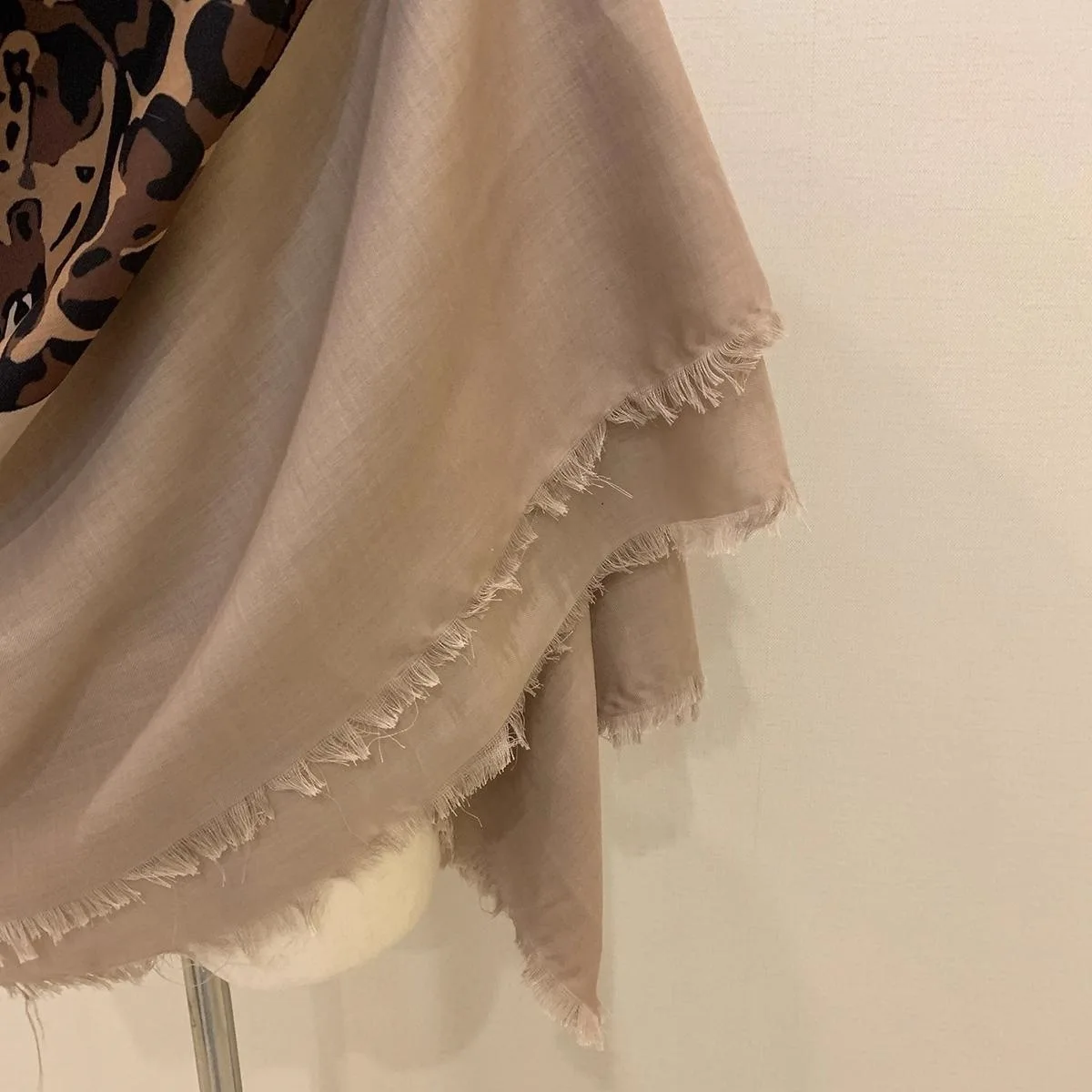 1Pc golden leopard shawl leopard print silk scarf women's autumn 2025 new sense shawl dual-purpose fashion versatile scarf view 6