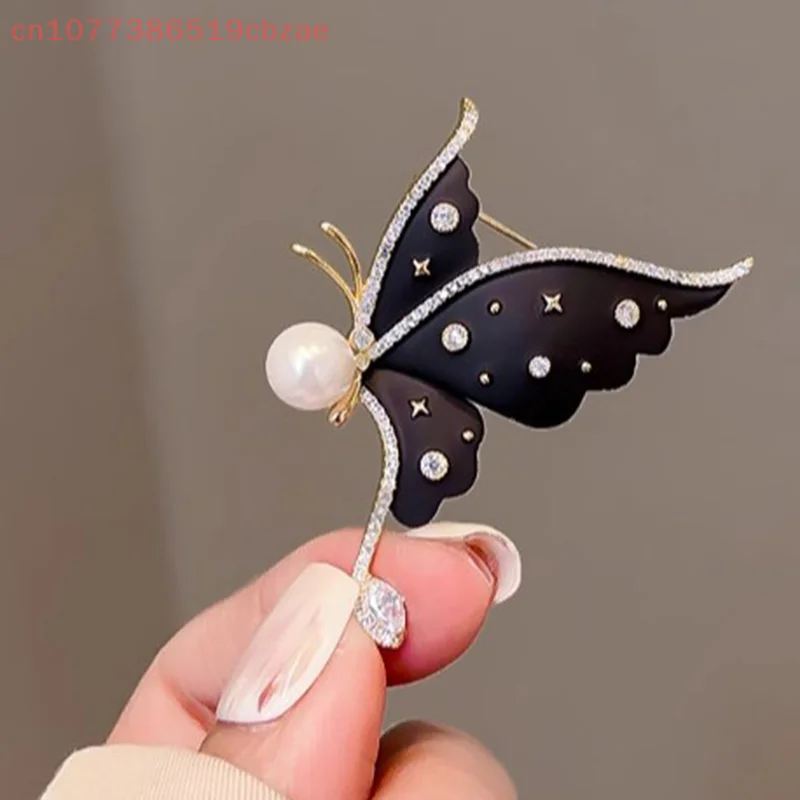 بروش فراشة أنيق فاخر وخفيف الوزن - إكسسوار صدار رائع متعدد الاستخدامات للملابس هدية مثالية لأي مناسبة