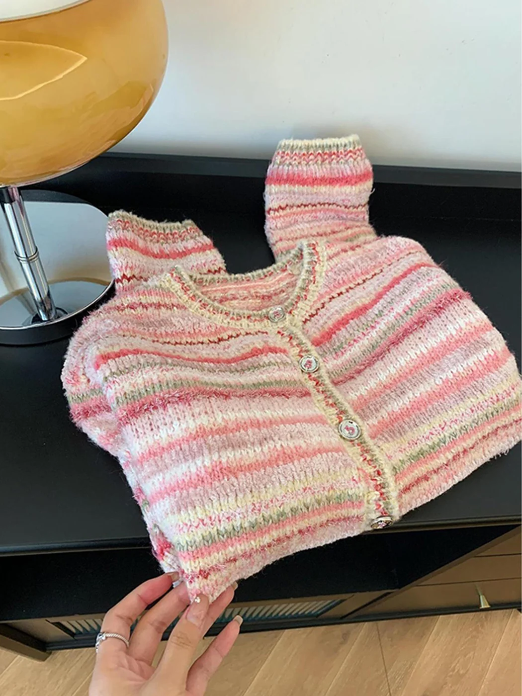 고급스러운 긴 소매 니트 오픈 가디건 여성용 패셔너블한 봄 가을 스타일 부드러운 중간 두께 프렌치 스타일 스트라이프 스웨터