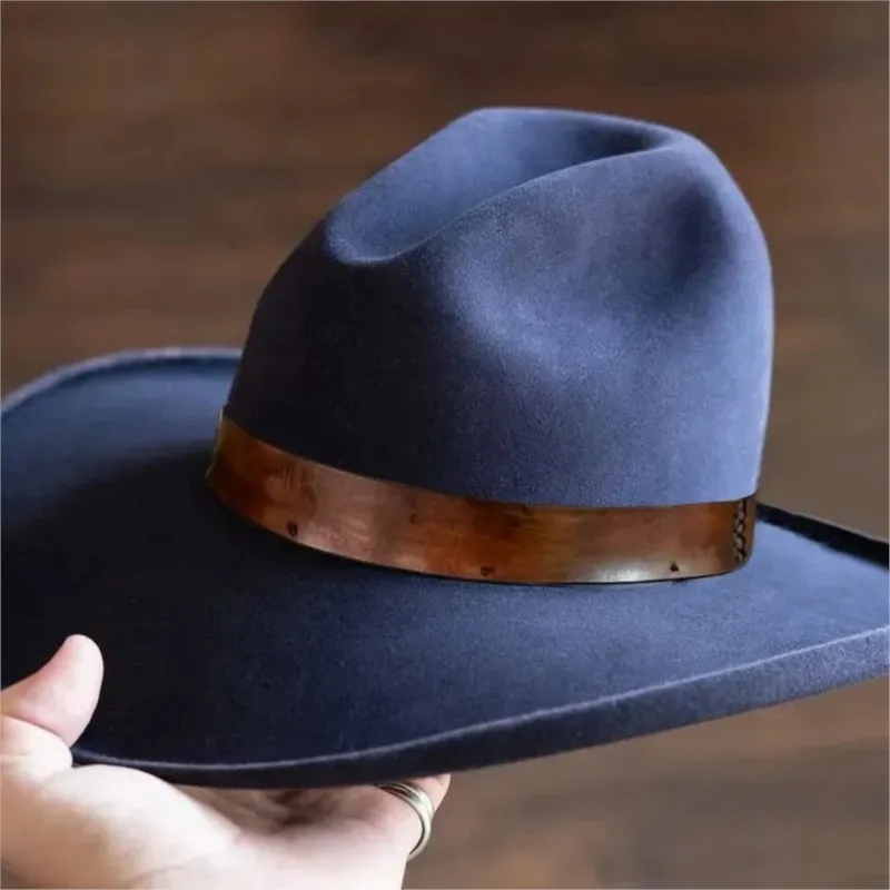 A blue pure top hat decorated with fashionable belt