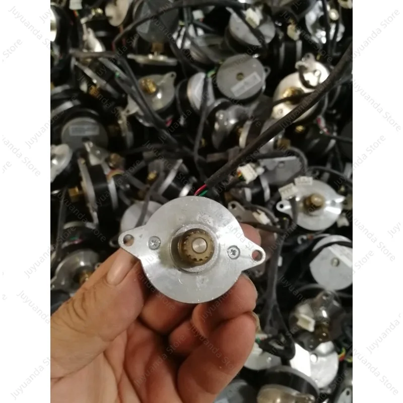 Two-phase 4-wire Stepper Motor 36 Circular Stepper Motor 17mm Thick 0.9 Degree Step Angle