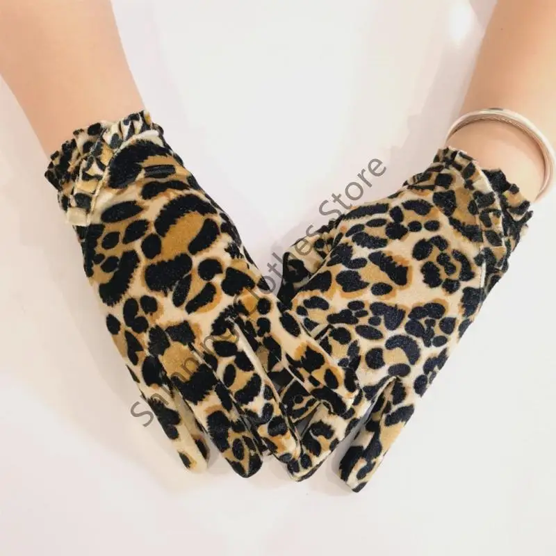 M68A قفازات نمط الفهد اللمسات الناعمة النسيج للأطفال الكبار الأحجام المتاحة